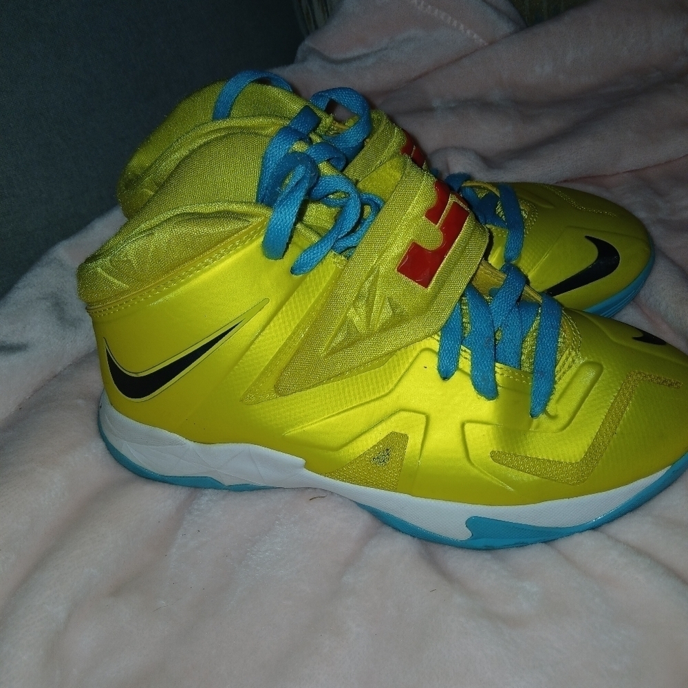 Lebron James Nike Soldier 7